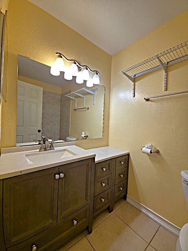 Building Photo - Beautiful 1 Bedroom + Den at Village Creek