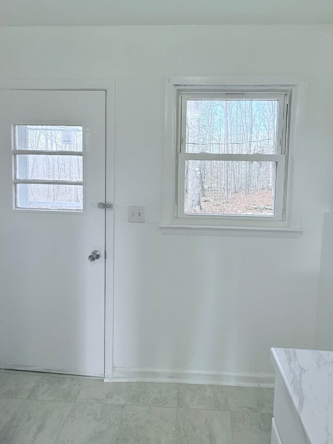 Building Photo - 1490 John Chapman Rd