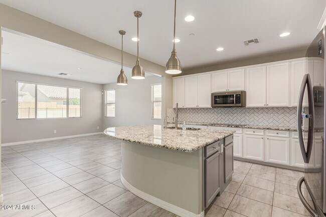 Building Photo - 21366 W Almeria Rd