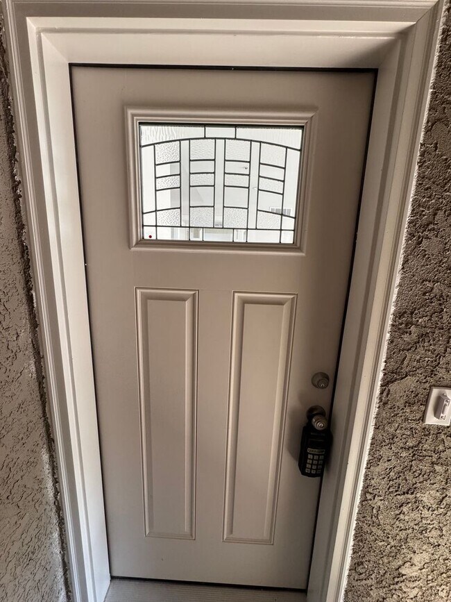 Building Photo - 922 Benito Ave