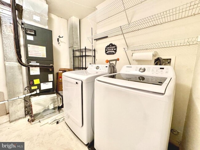 Building Photo - 4971 Clarendon Terrace