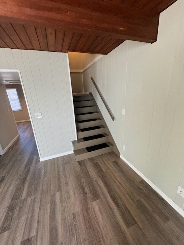 Building Photo - 2 Bedroom Townhome