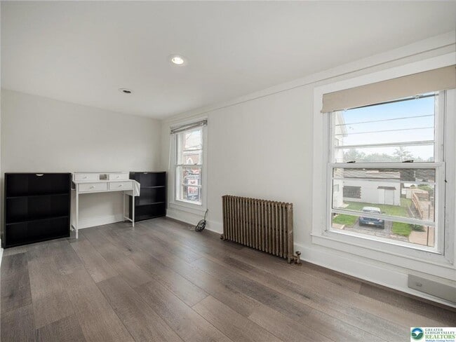 Building Photo - 115 2nd St