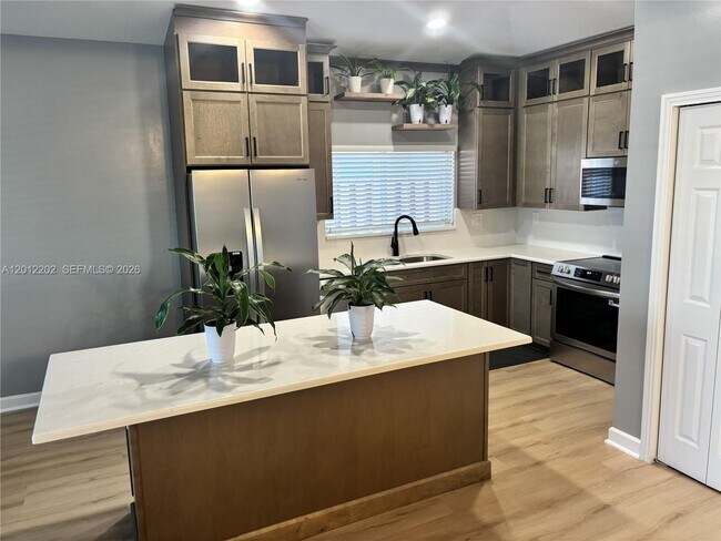Building Photo - 13941 SW 136th Pl