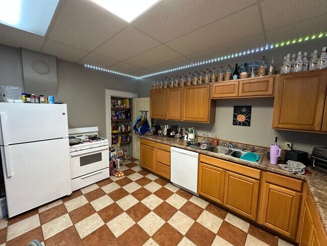 Building Photo - 224 Bosley St