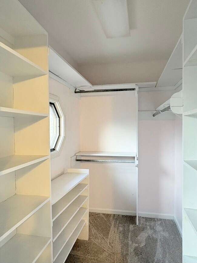 Building Photo - 1016 Lois Ln