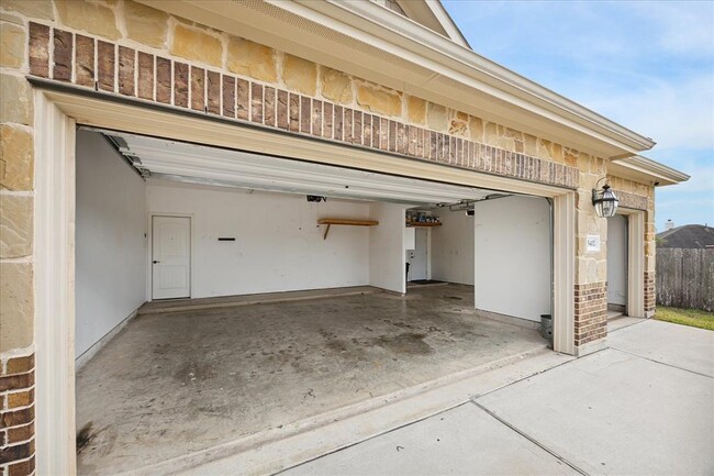 Building Photo - 15402 Vista Canyon Ct