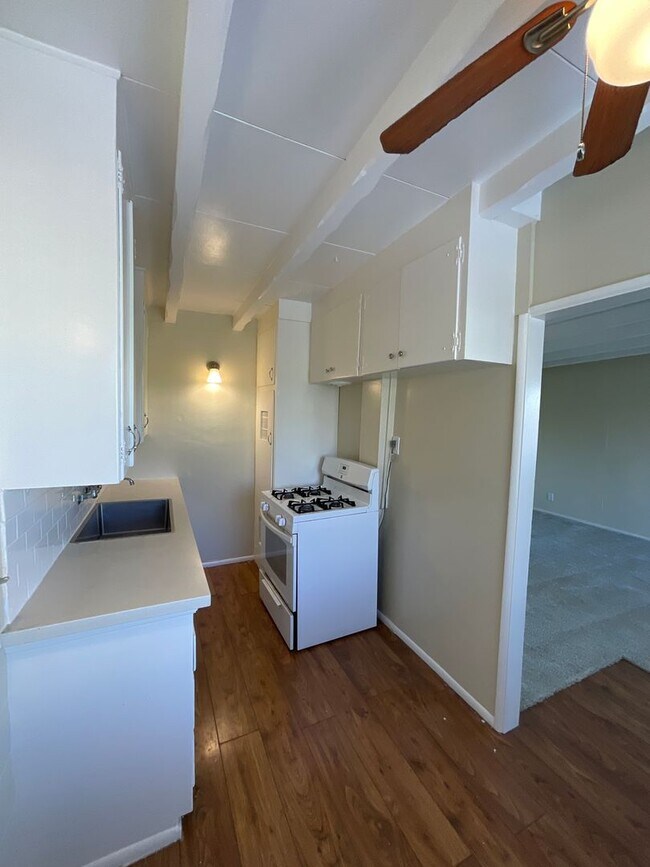 Building Photo - Acacia203-209