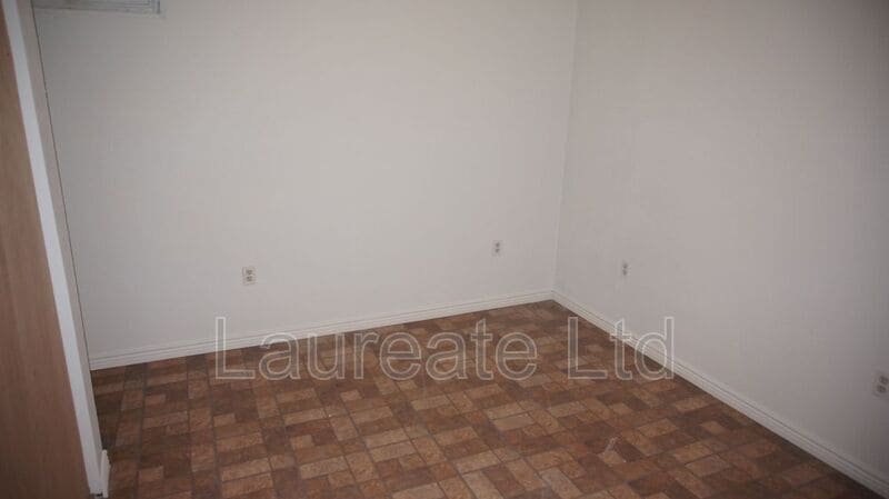 Building Photo - 5 S Elati St