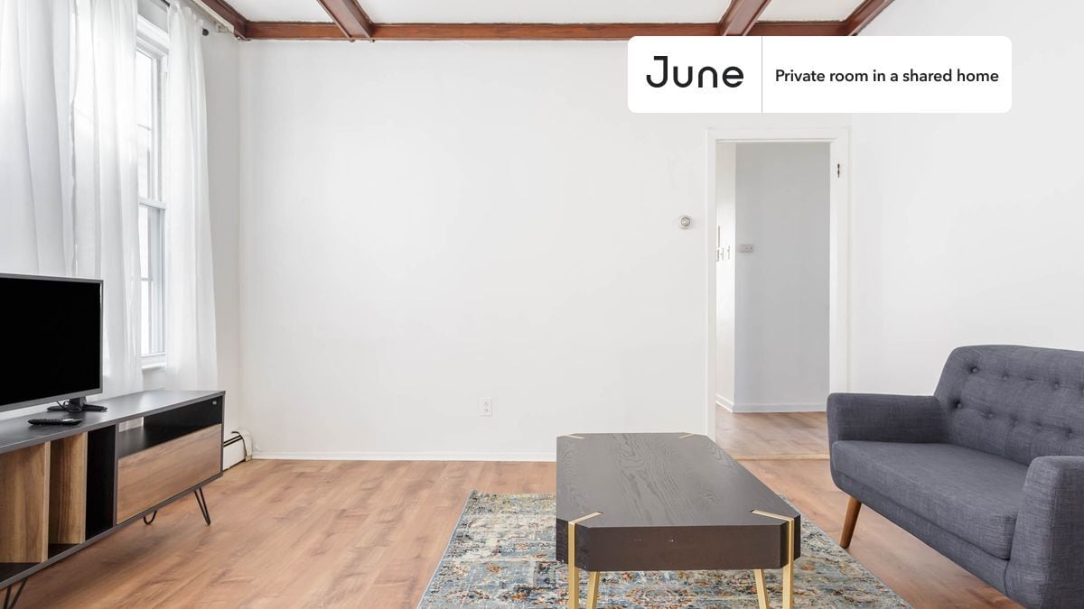 Building Photo - Room in Shared 4 bed/1 bath home