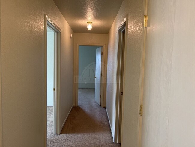 Building Photo - 2104 Schorn Dr