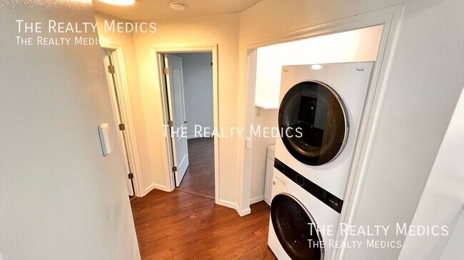 Building Photo - 3977 Journey Ct