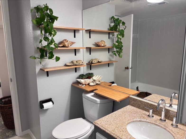 Building Photo - 3250 Oneal Cir