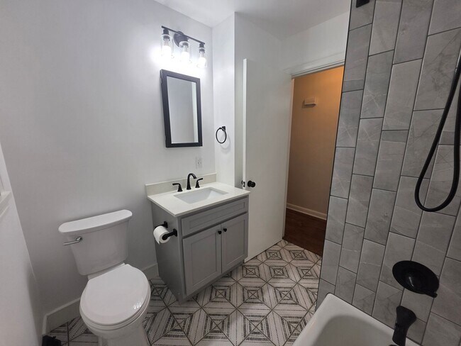 Building Photo - Updated 2-Bedroom Duplex for Rent – Kent, OH 44240