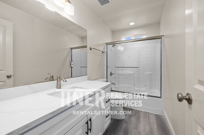 Building Photo - 1511 Bell St