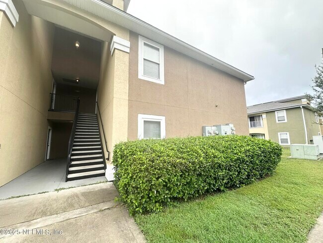 Building Photo - 6916 Ortega Woods Dr