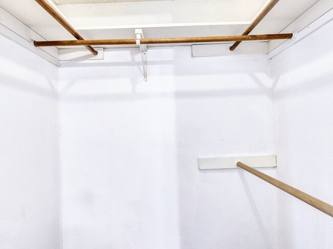 Building Photo - Charming 4BR / 2BA Home Featuring Fireplace, White Cabinets & Big Tree