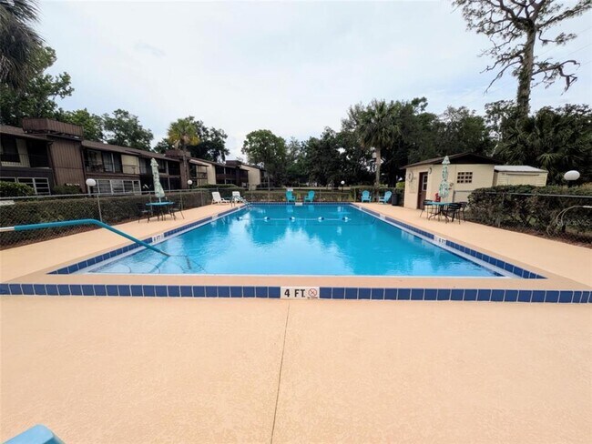 Building Photo - 743 Midway Dr
