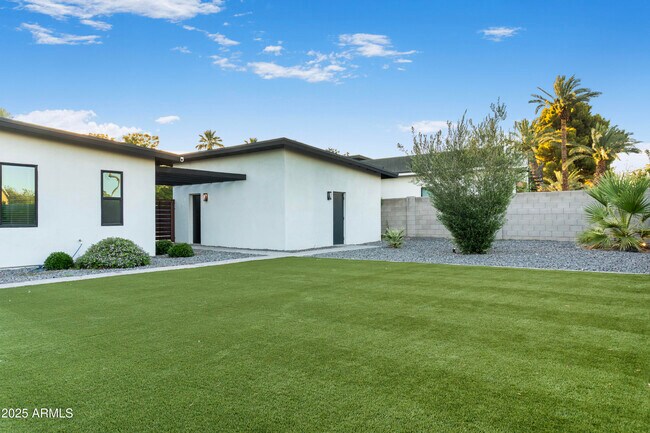 Building Photo - 2215 N 38th Way