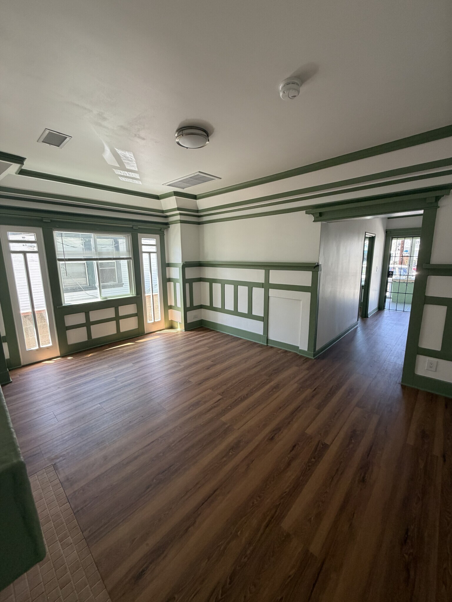 Building Photo - 324 W 55th St