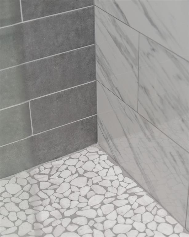 Building Photo - 1250 Papillon St