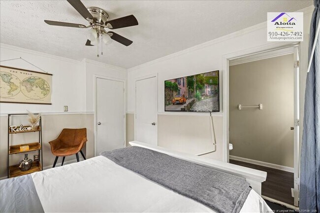 Building Photo - 743 Rustland Dr