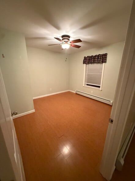 Building Photo - 1458 N Main St