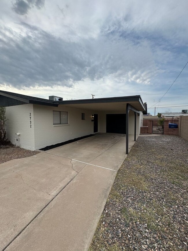 Building Photo - Fully upgraded home with garage!