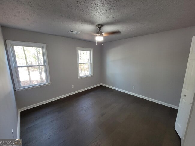 Building Photo - 260 Greenfield Cir