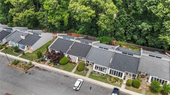 Building Photo - 216 Goshen Ln