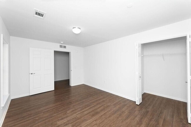 Building Photo - 162-170 S Orange Ave