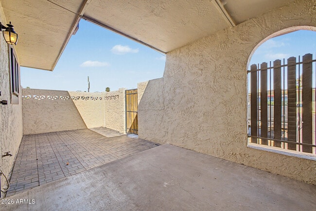 Building Photo - 830 S Dobson Rd