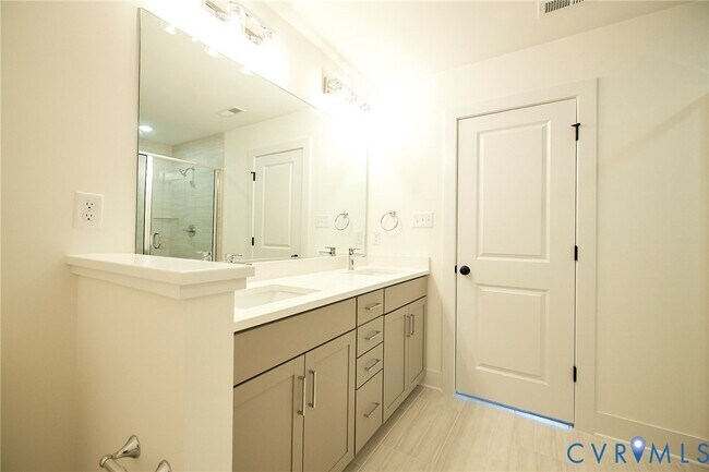 Building Photo - 15337 Sunray Wy