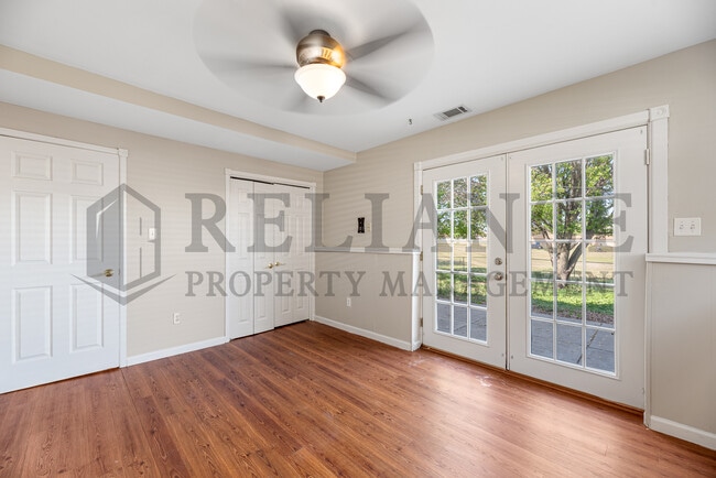 Building Photo - 1440 Community Dr