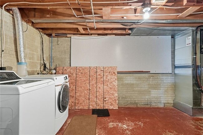 Building Photo - 222 Parkwood Dr