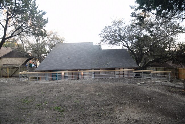 Building Photo - 820 Cedar Ridge Dr