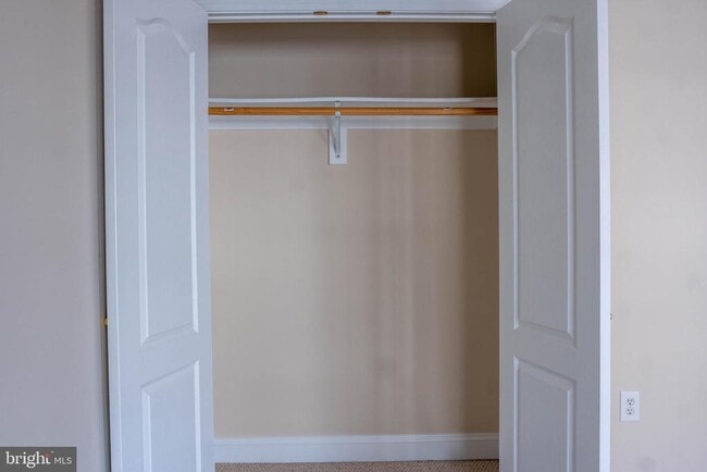 Building Photo - 204 Seneca Way