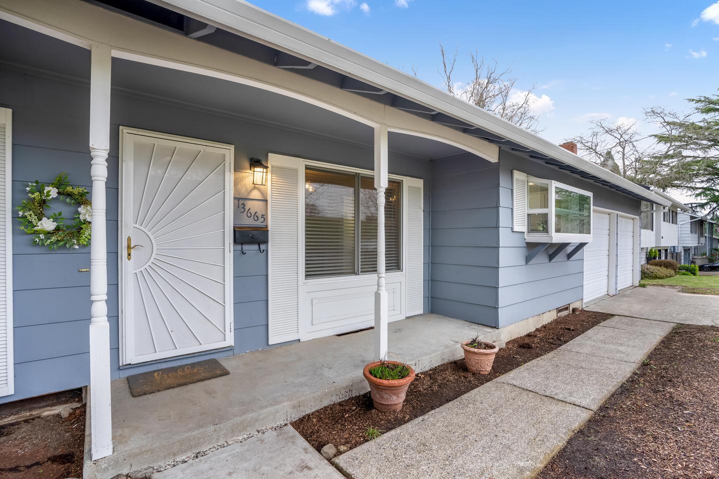 Building Photo - 13665 Sw Parkway