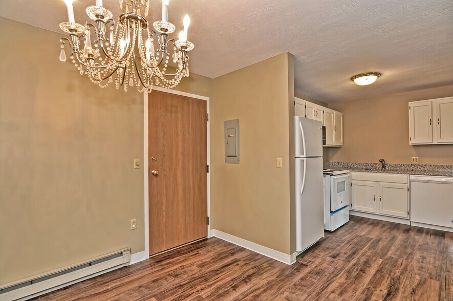Building Photo - 1 Bristol Court Unit 3