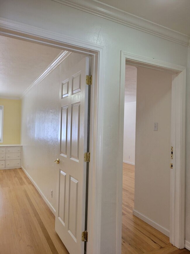 Building Photo - 111 Florence St