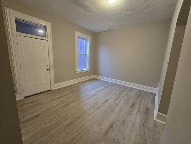 Building Photo - Newly Available 1BR Apartment in South City!