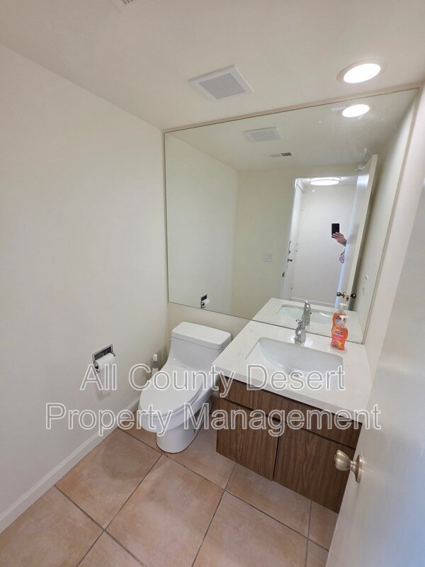 Building Photo - 2504 N Whitewater Club Dr