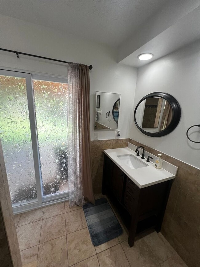 Building Photo - 3 BEDROOM 2 BATH CONVENIENTLY LOCATED WITH A TROPICAL OASIS IN THE BACK YARD!