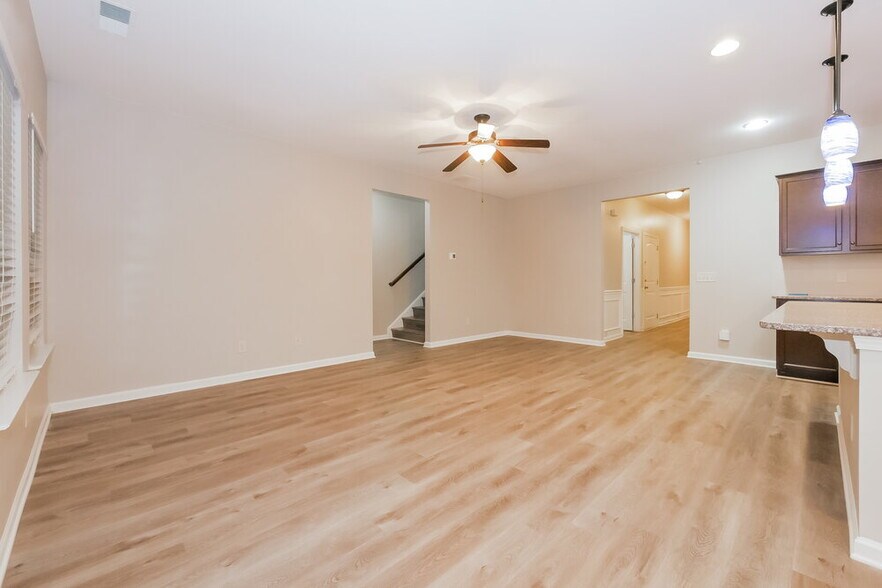 Building Photo - 108 Thomaston St