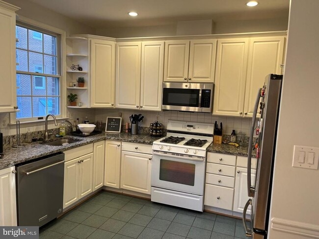 Building Photo - 1125 N Utah St