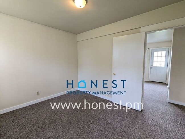 Building Photo - 95 Main St