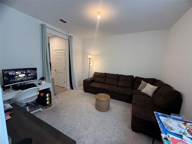 Building Photo - 10503 SW Orana Dr