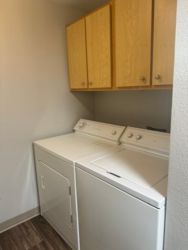 Building Photo - A New Wave of Living Here At Powell Court Apartments!