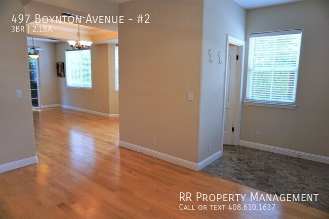 Building Photo - Contemporary Townhouse in Central Location!