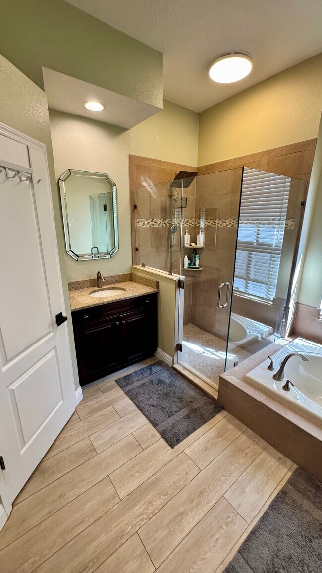 Building Photo - 480 Bridle Path Way